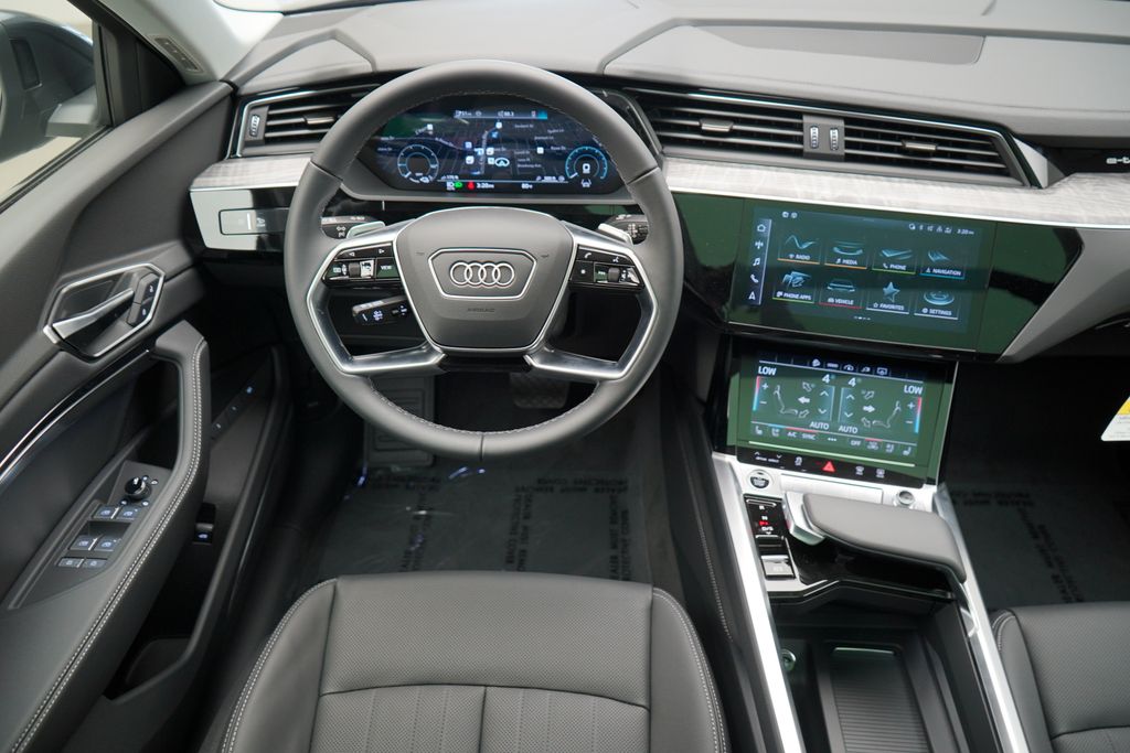 2024 Audi Q8 e-tron  12