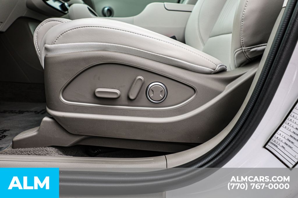 Used 2026 White Hyundai SEL image 28