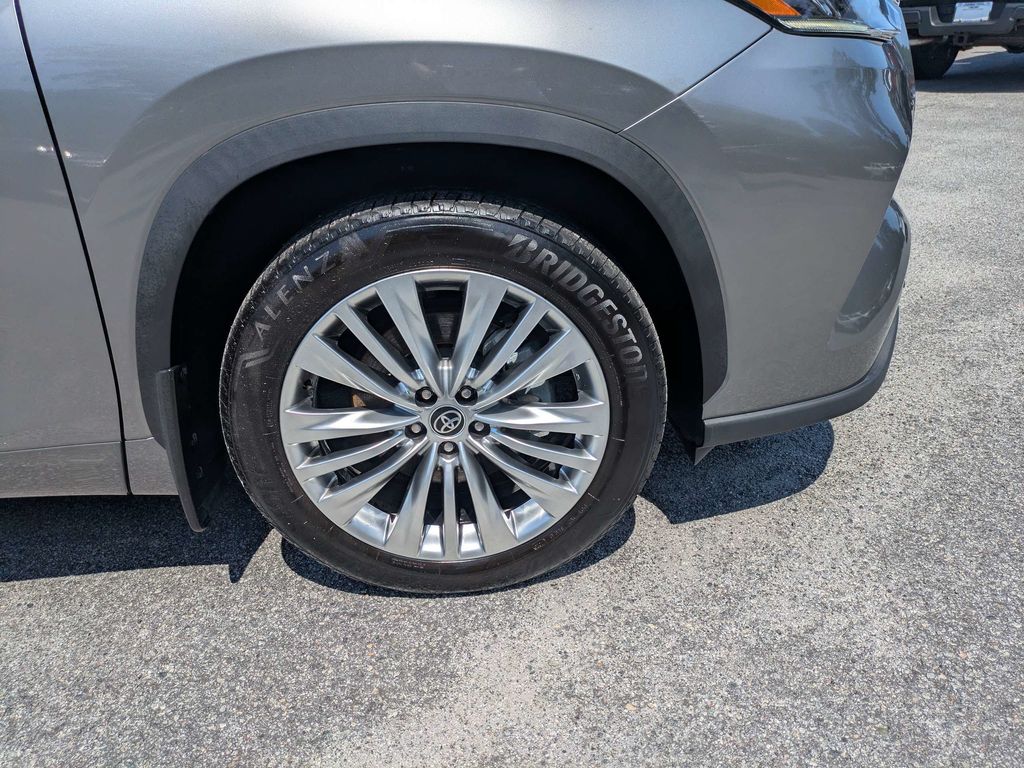 Used 2025 Toyota Highlander SUV