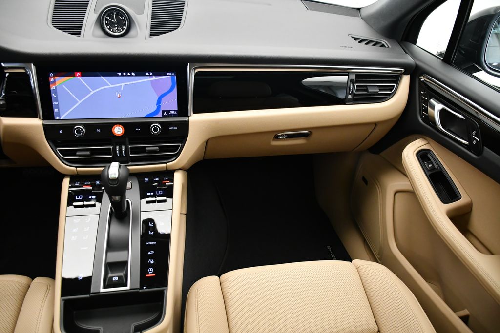 Thumbnail: 2025 Porsche Macan - 24