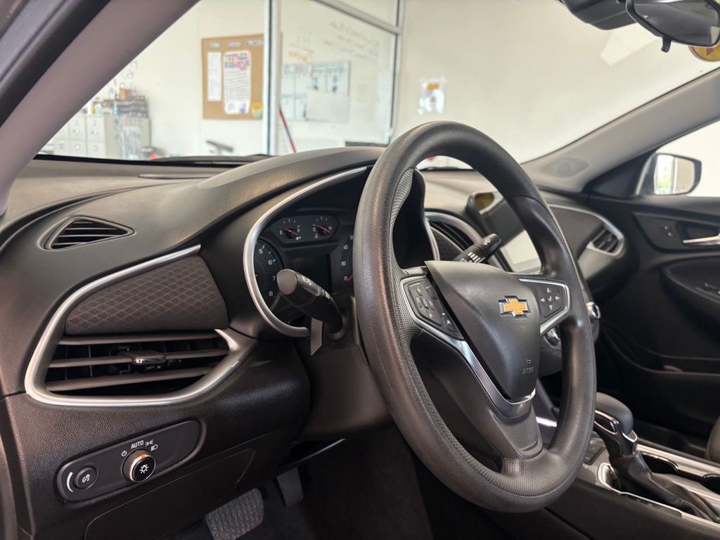 Used 2025 Chevrolet Malibu Sedan