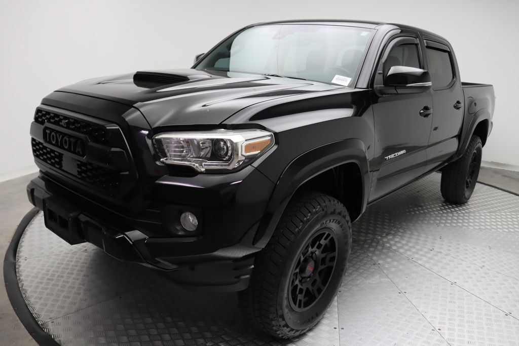 2021 Toyota Tacoma TRD Sport 2