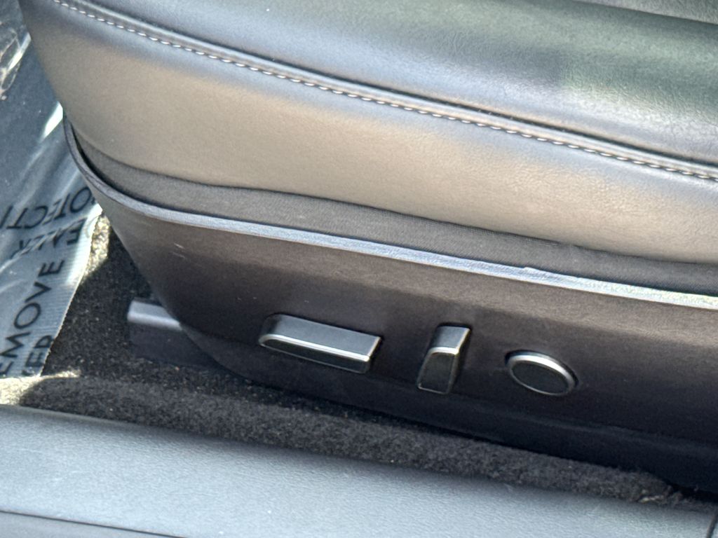 Used 2022  Tesla Long Range image 22
