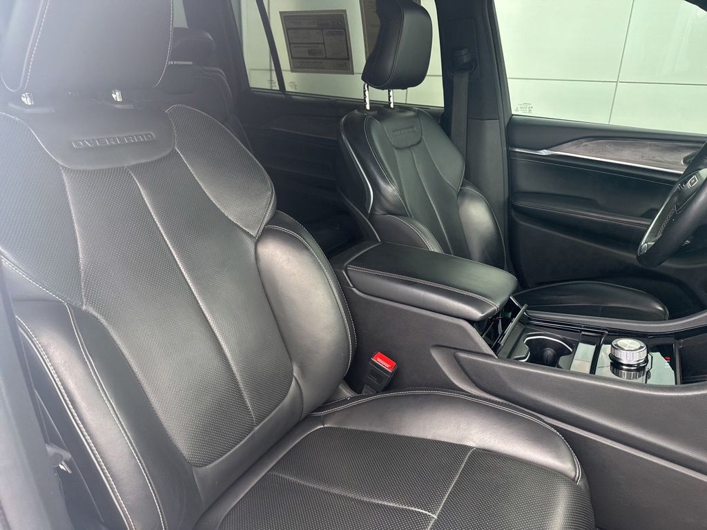 2022 Jeep Grand Cherokee L Overland 4x2