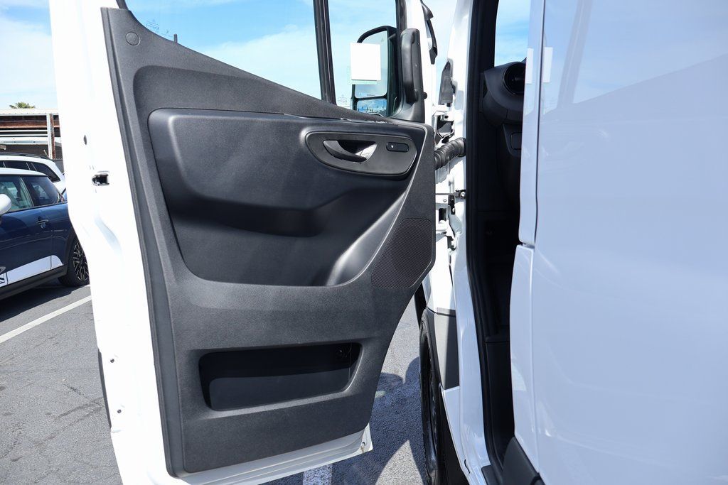 Thumbnail: 2026 Mercedes-Benz Sprinter - 7