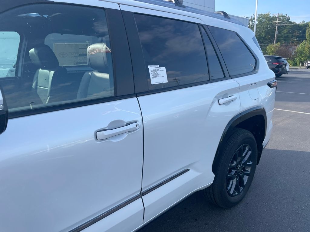 2025 Toyota Sequoia Platinum photo 5