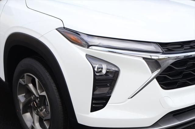 Thumbnail: 2026 Chevrolet Trax - 3