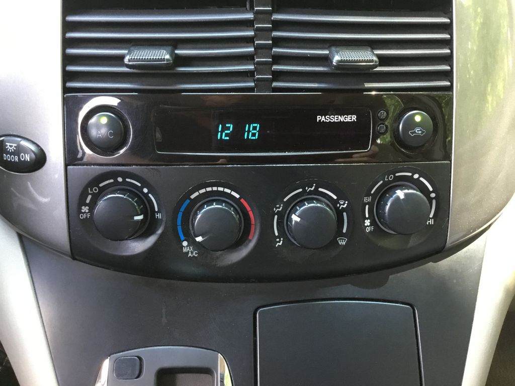 Thumbnail: 2010 Toyota Sienna - 19