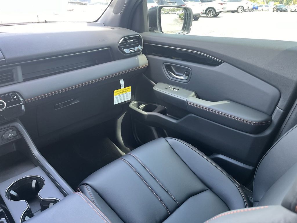 new 2025 Honda Pilot car, priced at $49,296