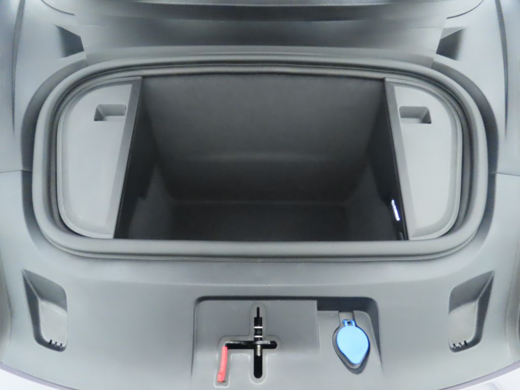 Thumbnail: 2025 Porsche Taycan - 30