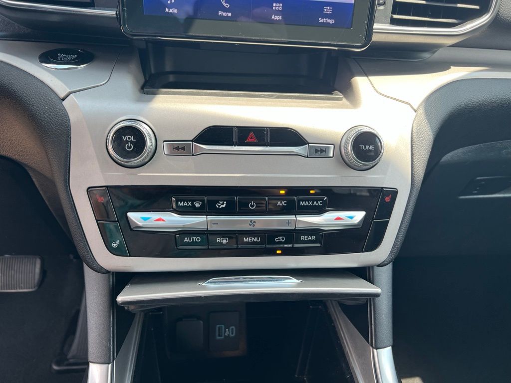 Used 2024 Ford Explorer SUV