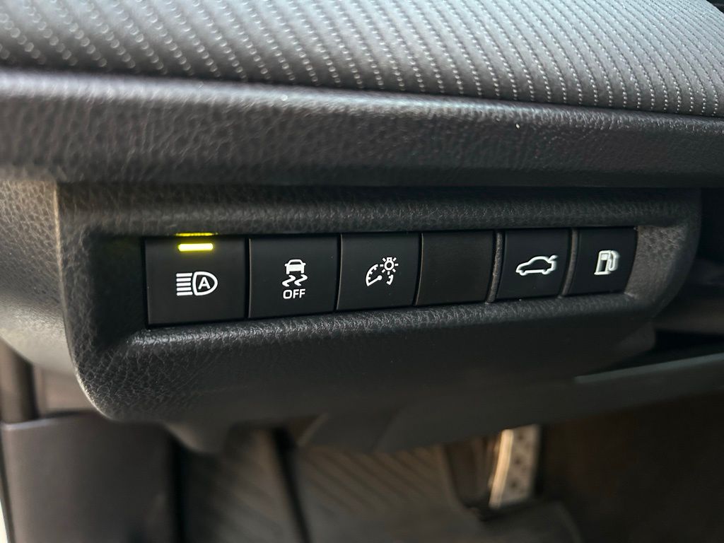 2025 Toyota Camry SE 18