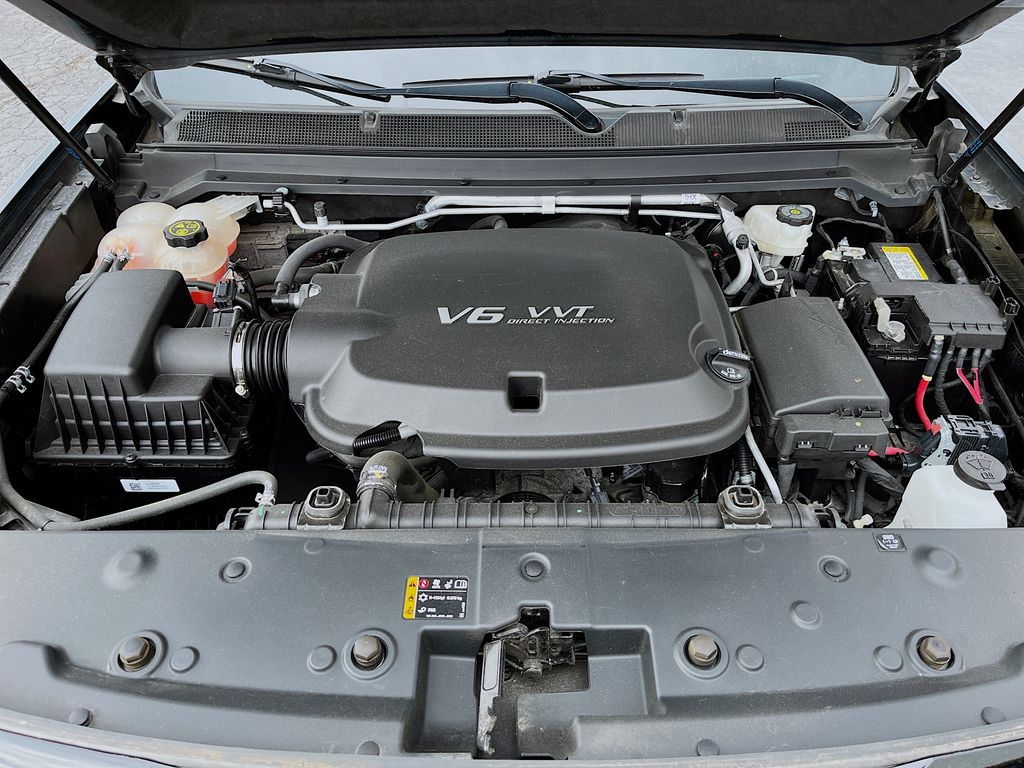 Used 2022 Black GMC Elevation image 28