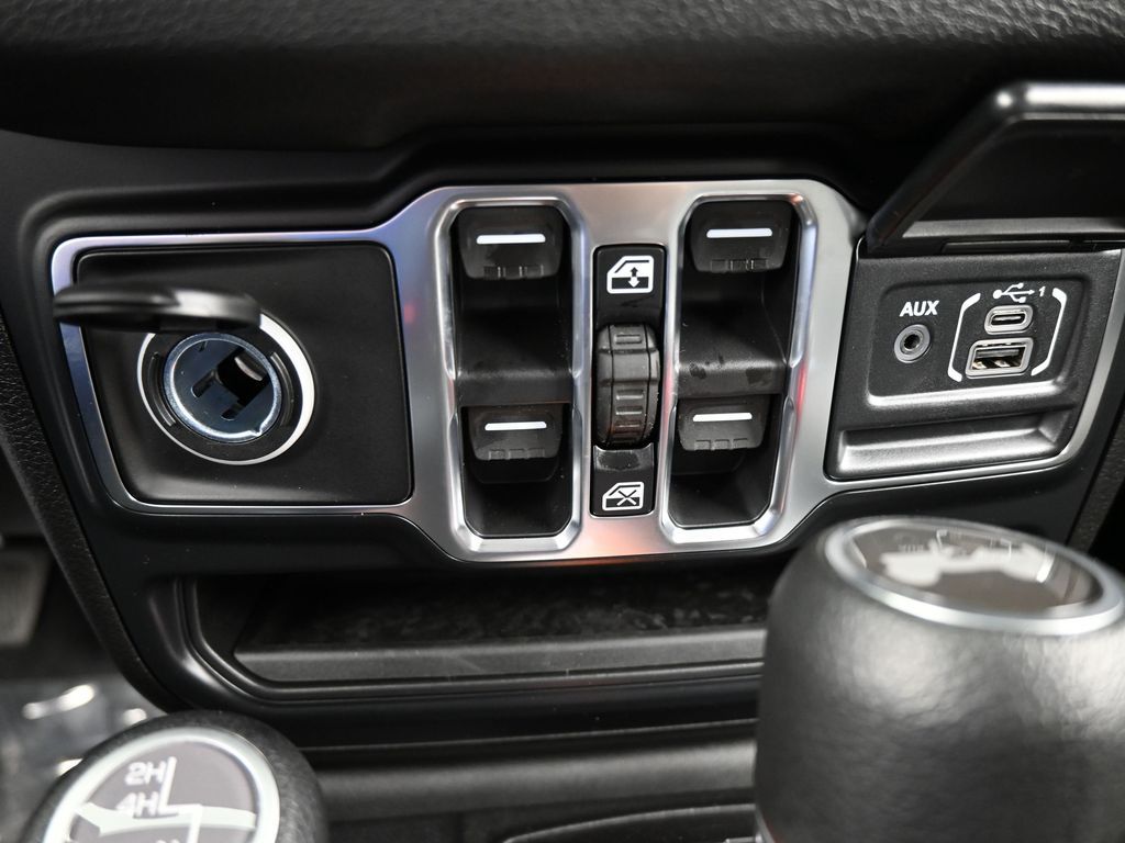 New 2026 Granite Crystal Metallic Clearcoat Jeep Sport image 18