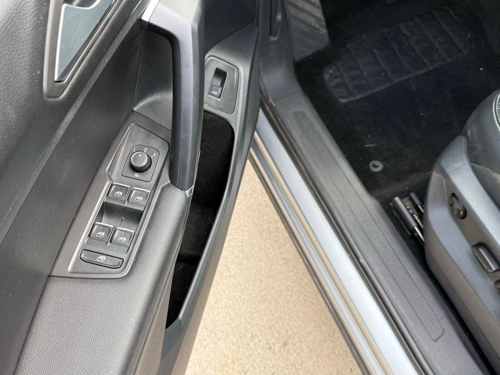 Used 2020 Silver Volkswagen 2.0T SEL image 23