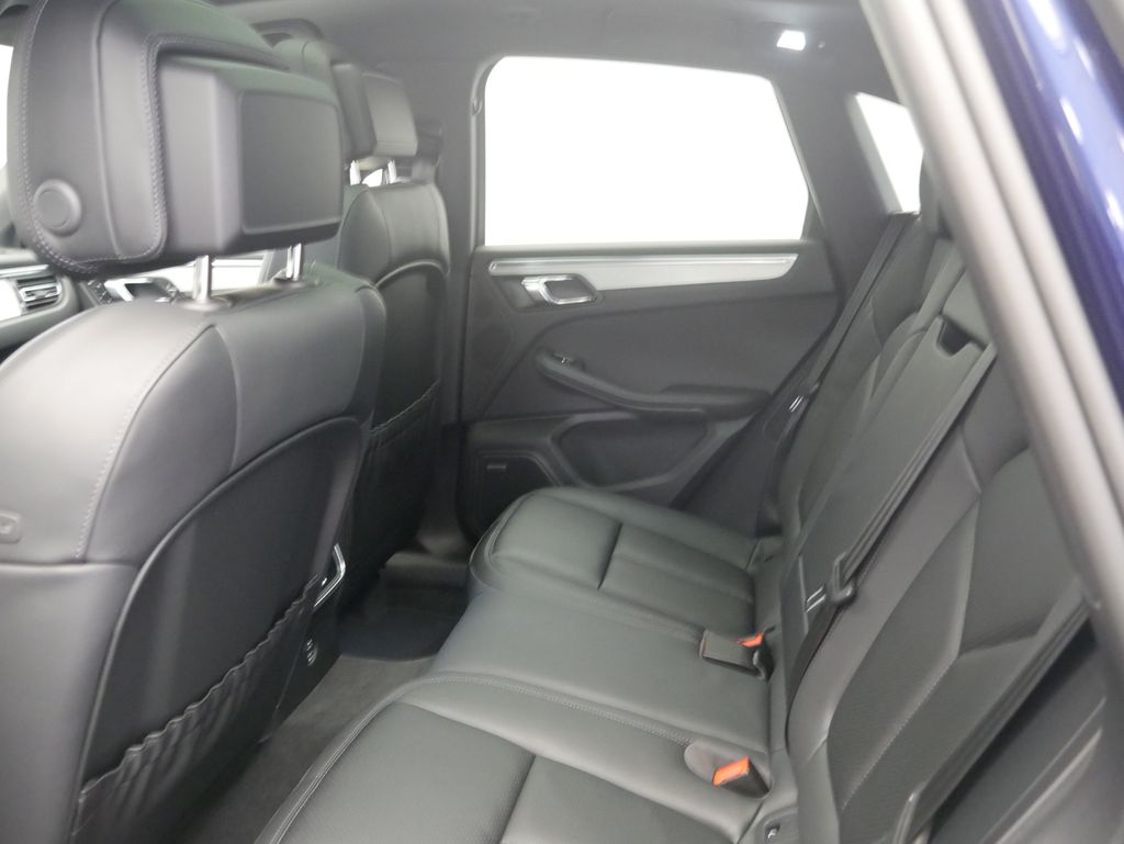 Thumbnail: 2026 Porsche Macan - 21