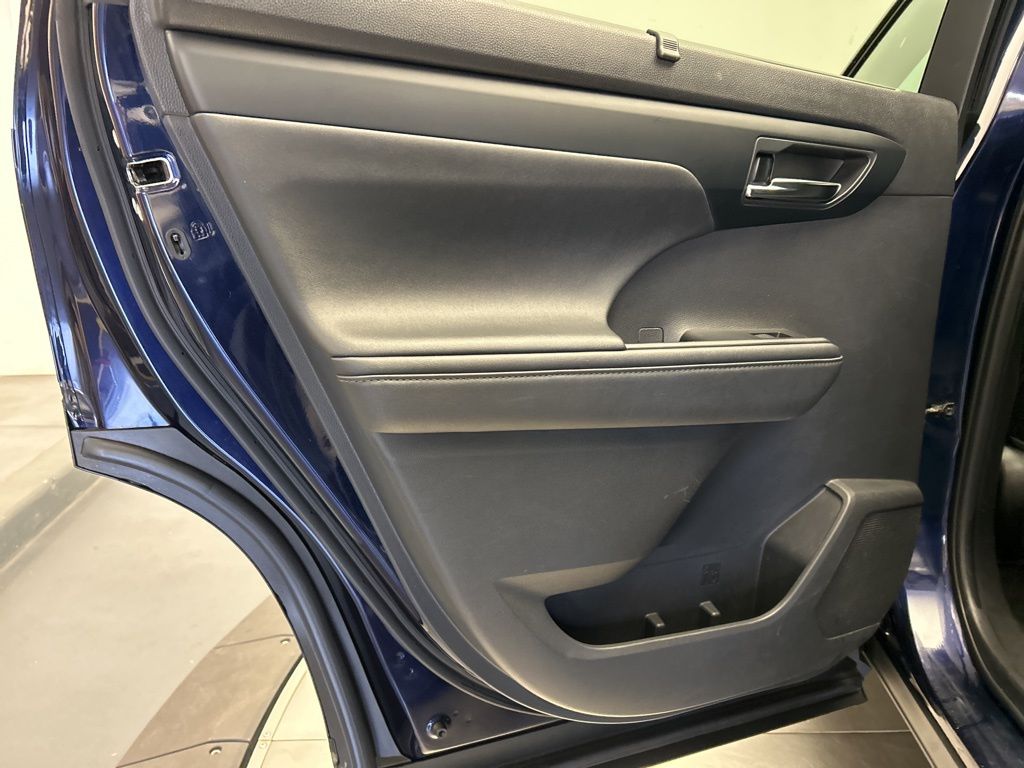 Thumbnail: 2021 Toyota Highlander - 23