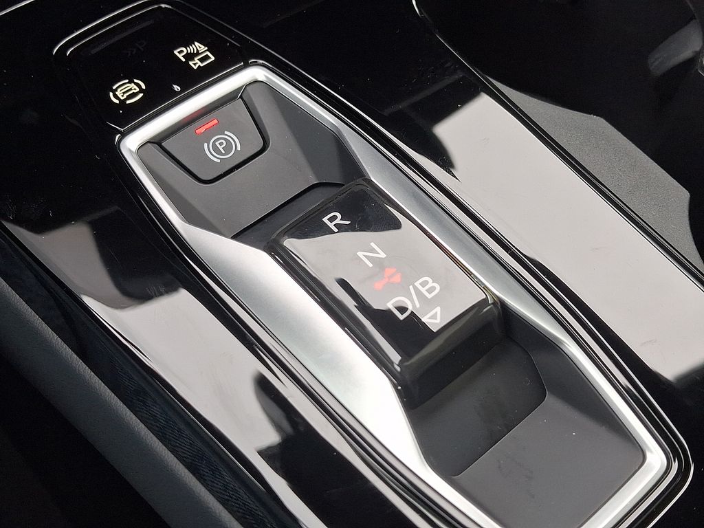 Thumbnail: 2025 Audi e-tron S - 15