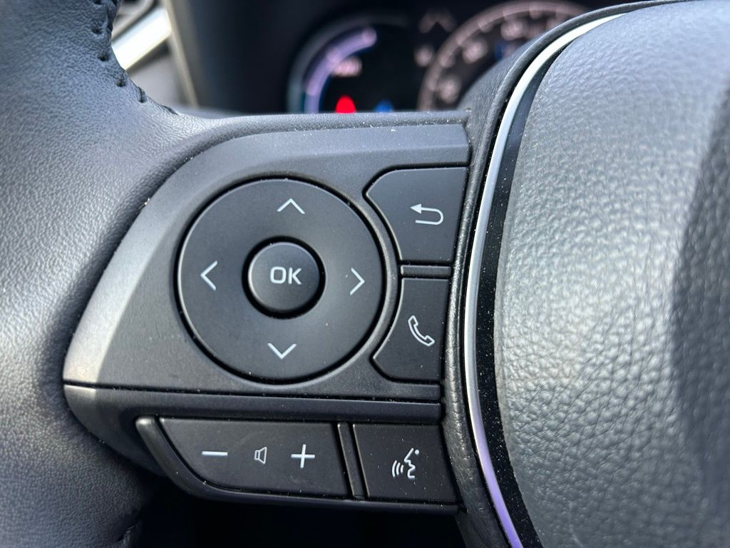 2023 Toyota RAV4 XSE 26