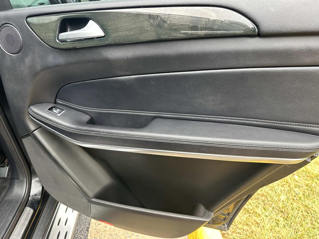 Thumbnail: 2018 Mercedes-Benz GLS - 22