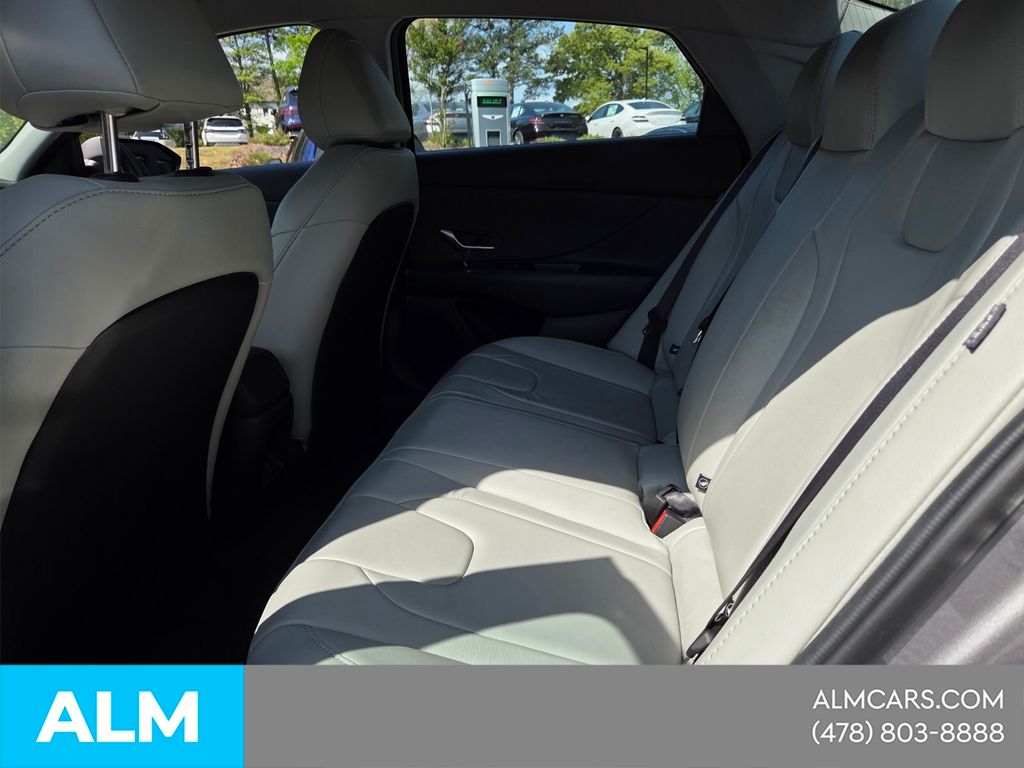 Used 2024 Silver Hyundai SE image 7