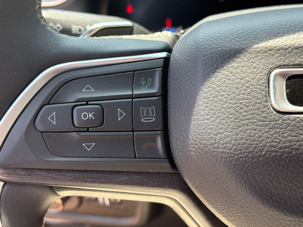 Used 2024 White Jeep Limited image 24
