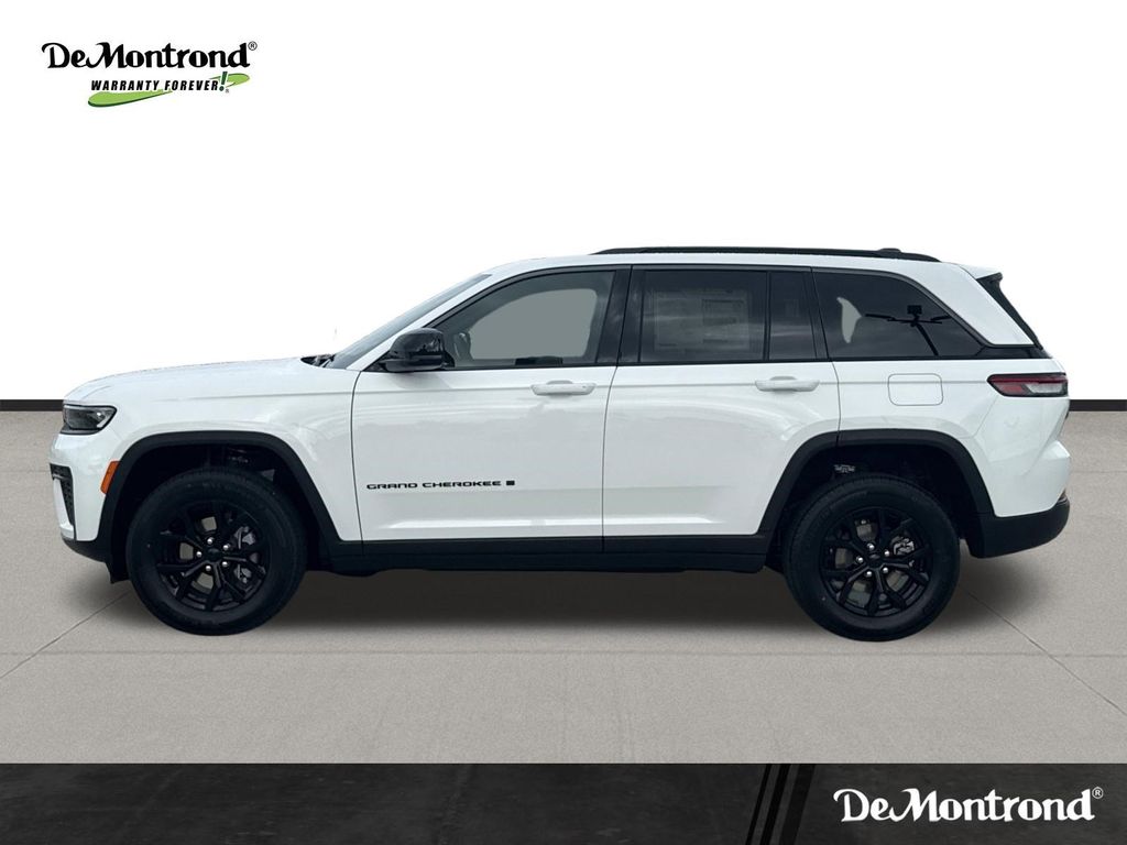 2026 Jeep Grand Cherokee Altitude White at Mac Haik CDJR North Houston
