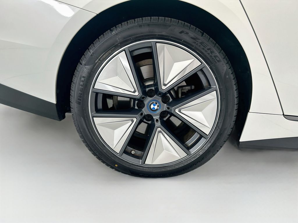 Thumbnail: 2023 BMW i4 - 32