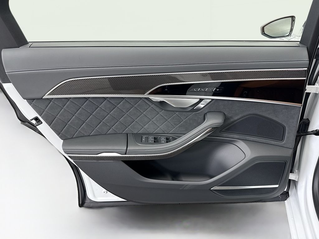 Thumbnail: 2025 Audi S8 - 25