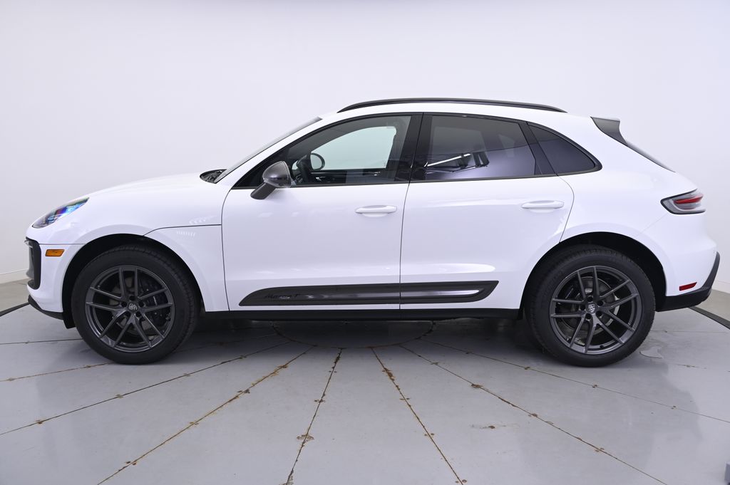 Thumbnail: 2025 Porsche Macan - 2