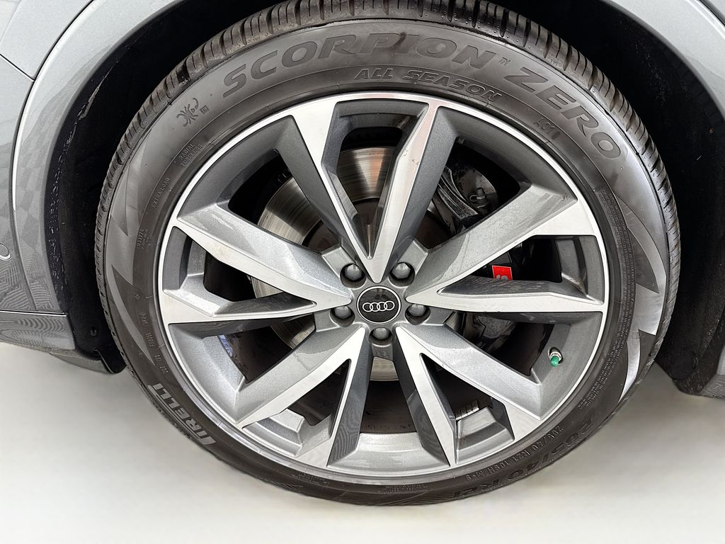 Thumbnail: 2023 Audi SQ7 - 30