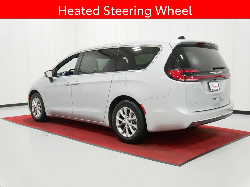 Used 2026 Chrysler Pacifica Van