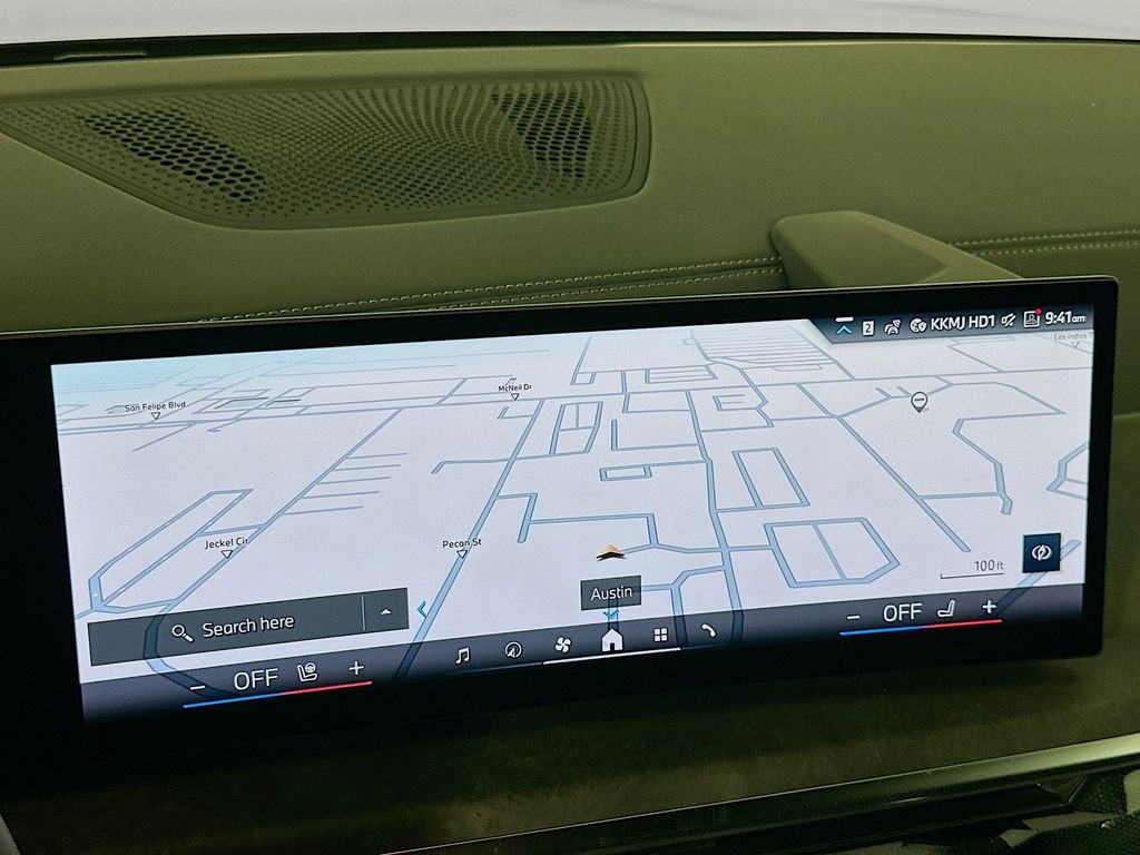 2025 BMW X7 xDrive40i 12