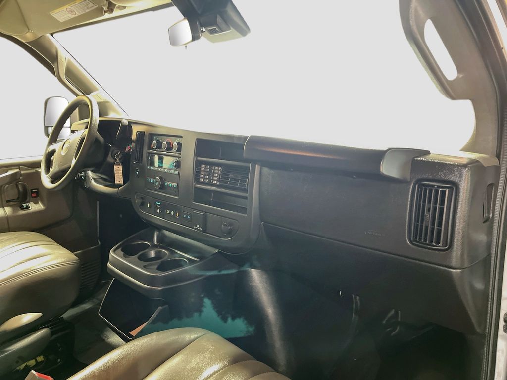 Used 2025 Summit White GMC Work Van image 26