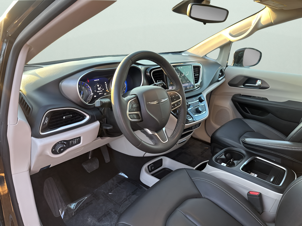 Used Car 2024 Chrysler Pacifica  Touring L For Sale Under $30,000 In Austin, Texas