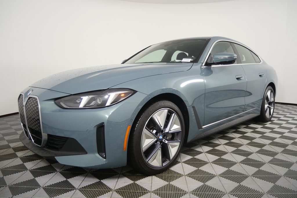 Thumbnail: 2025 BMW i4 - 8