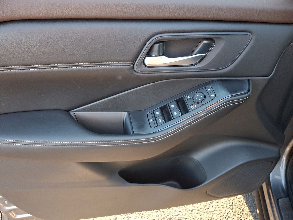 Thumbnail: 2023 Nissan Rogue - 13