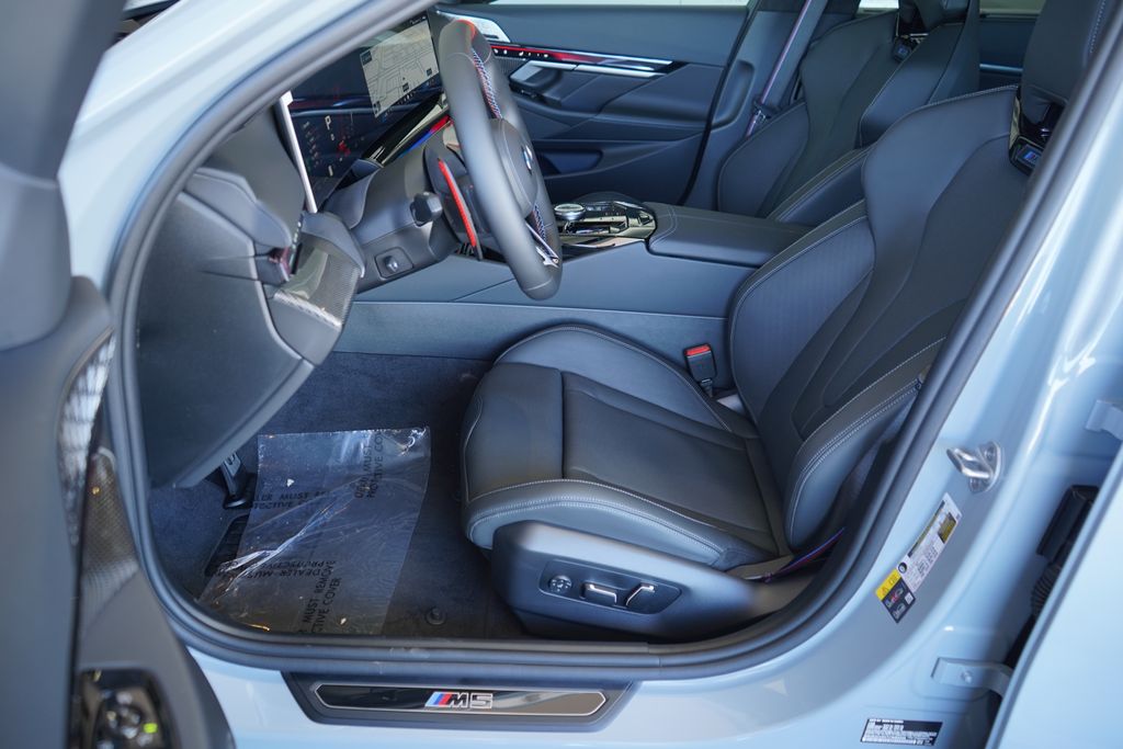 Thumbnail: 2026 BMW M5 - 12