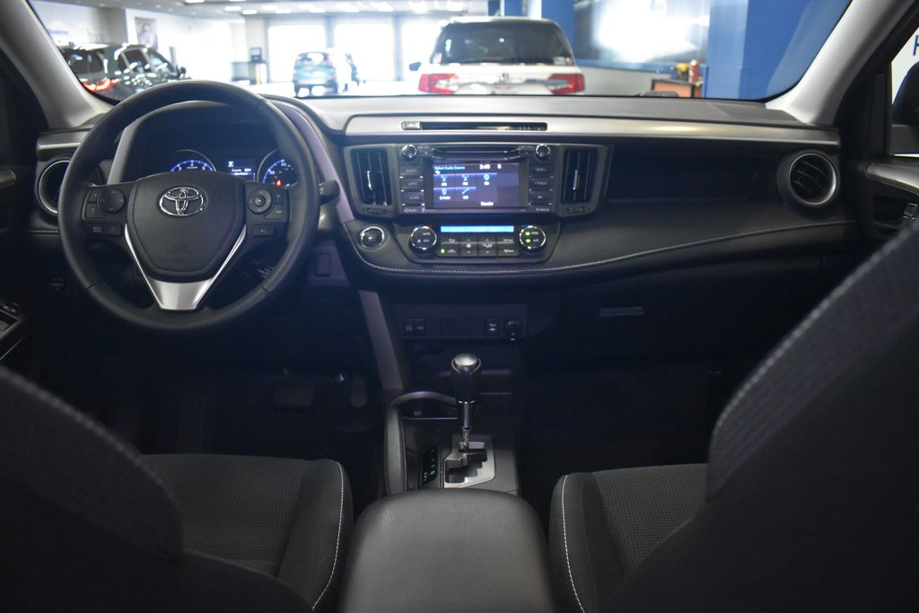 2018 Toyota RAV4 XLE 18