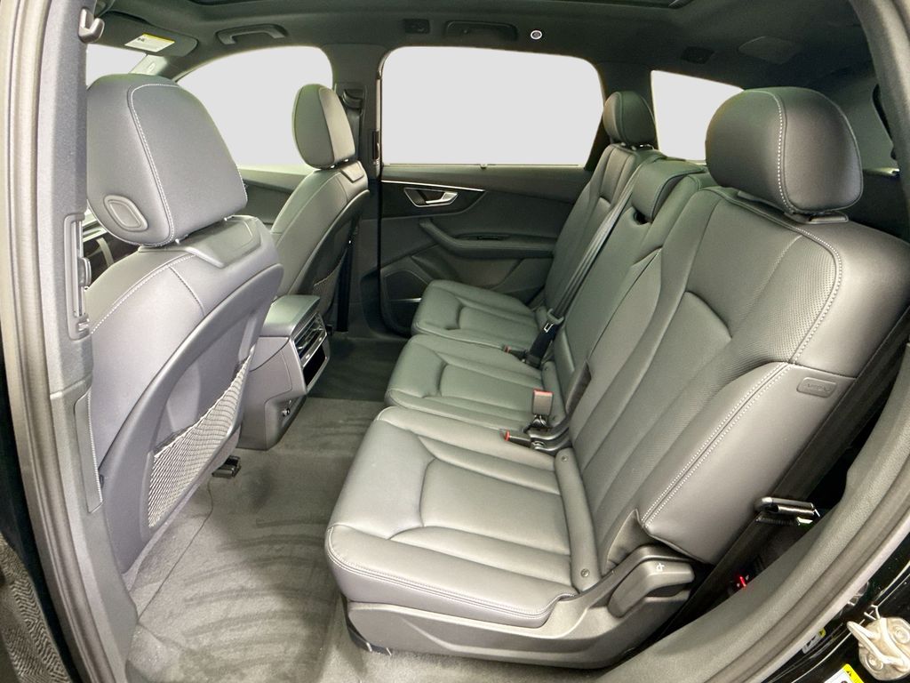 Thumbnail: 2026 Audi Q7 - 21