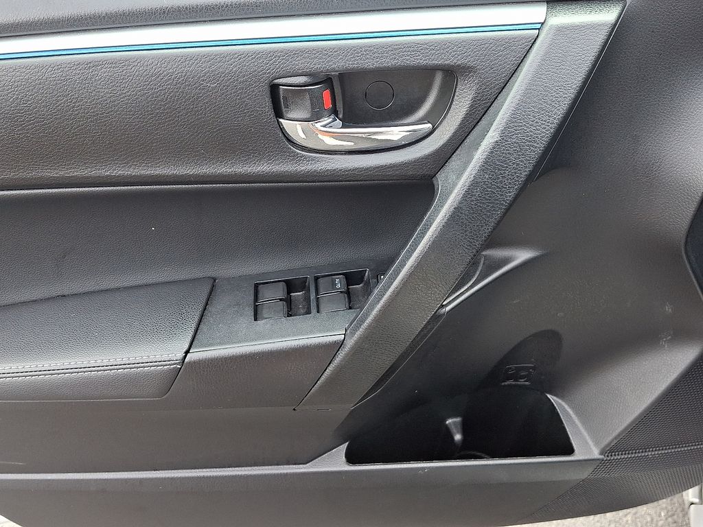 Thumbnail: 2016 Toyota Corolla - 13