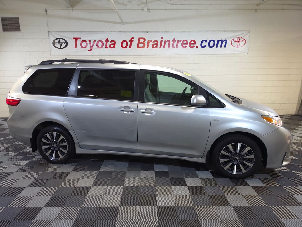 2019 Toyota Sienna LE