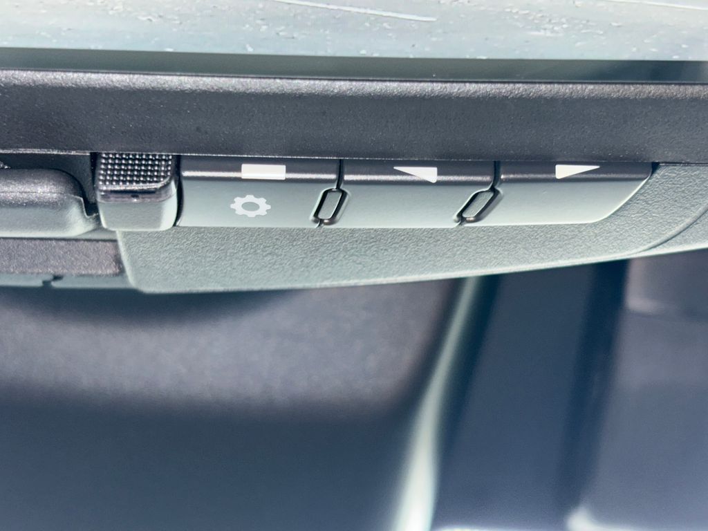 Thumbnail: 2022 Toyota RAV4 - 21