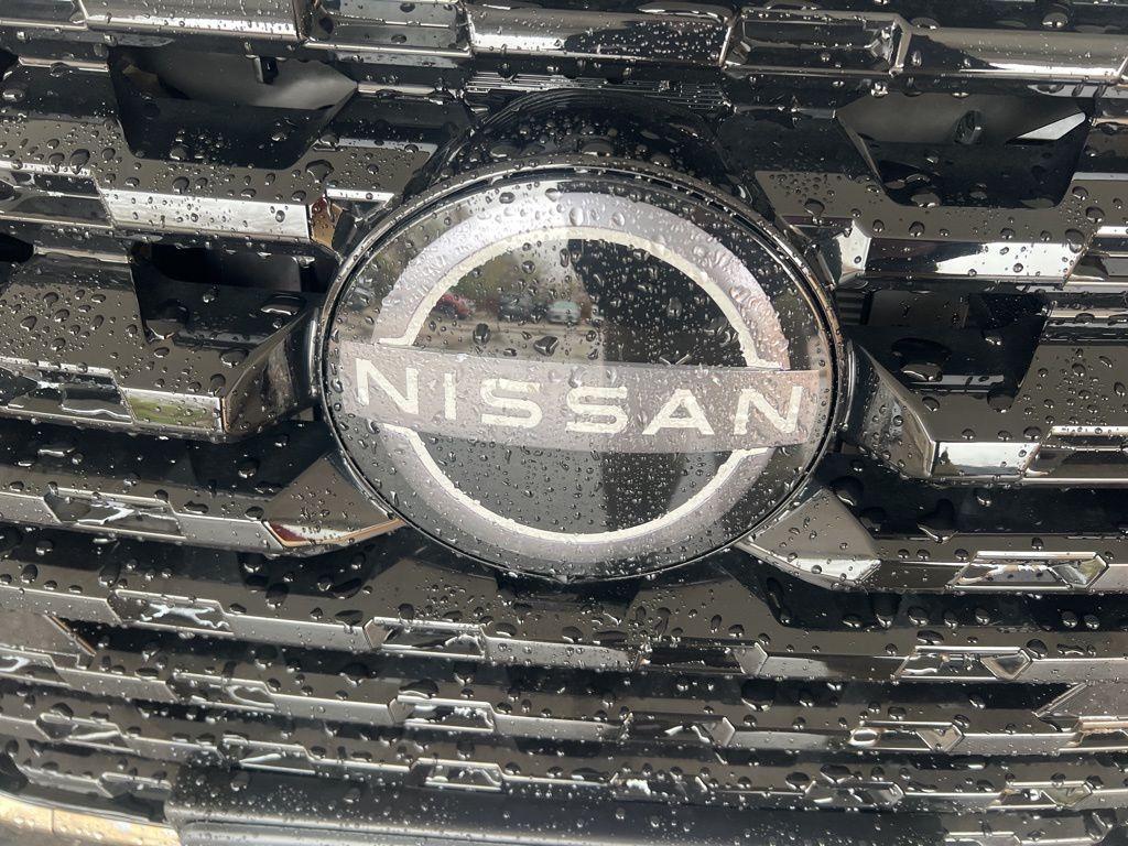 2024 Nissan Kicks SR photo