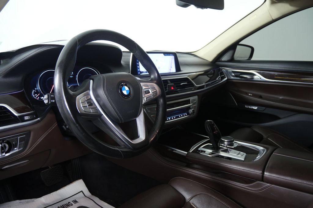 Thumbnail: 2016 BMW 7 Series - 11