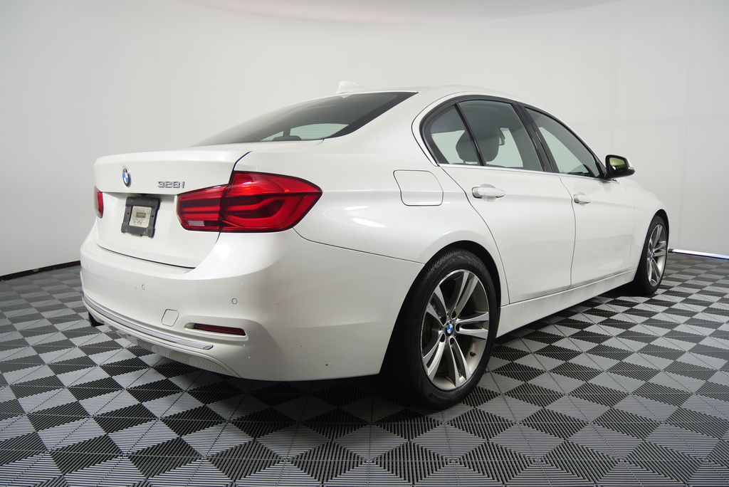 Thumbnail: 2016 BMW 3 Series - 3