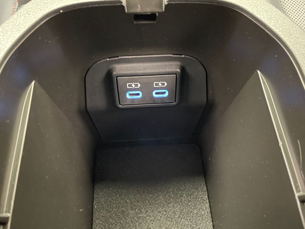 2022 Toyota RAV4 Prime XSE 31
