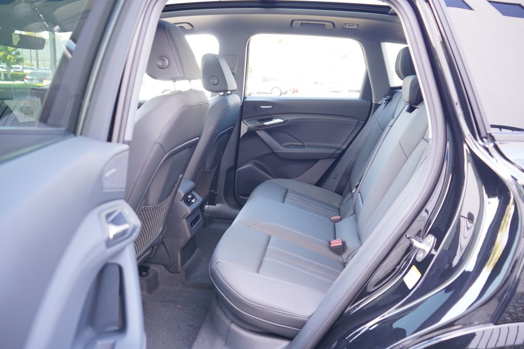 2025 Audi Q6 e-tron Premium 10