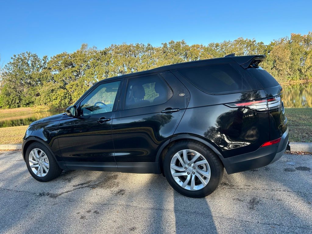 Thumbnail: 2018 Land Rover Discovery - 3