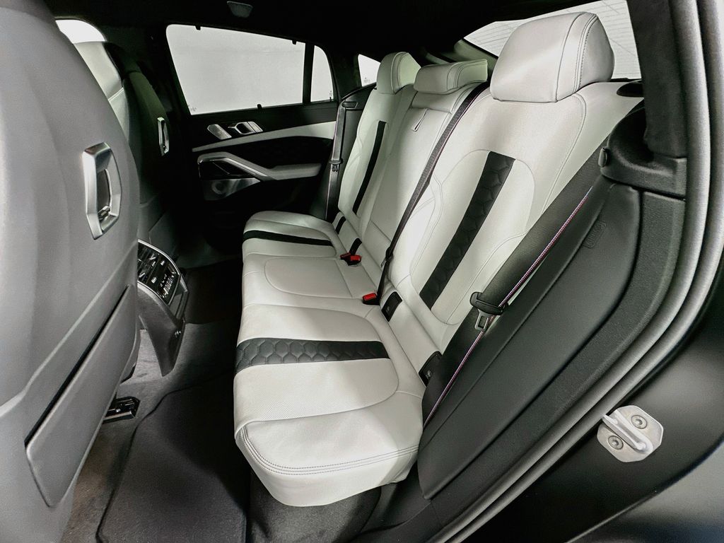 Thumbnail: 2027 BMW X6 - 17